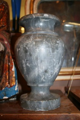 Vaso urna funeriaria per ceneri in pietra